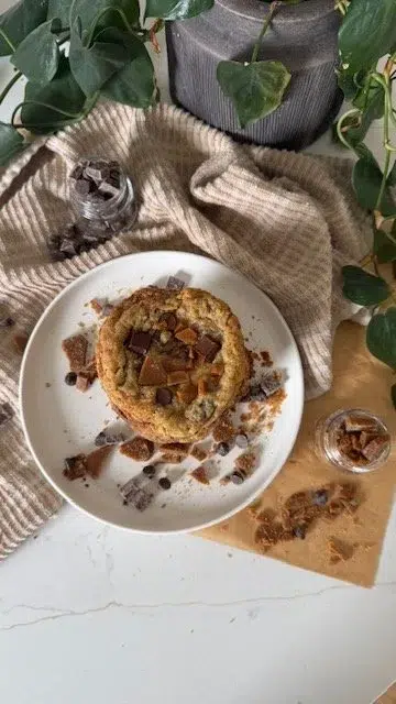 Toffee chocolate chip cookies